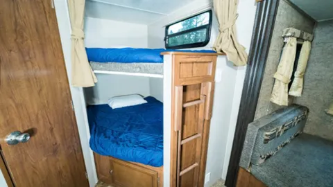 B13 – Freedom Express by Coachmen — image 5 of 5
