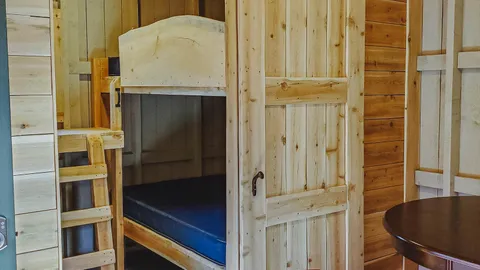 Glamping Cabin w/ Kitchen/Bathroom & Hot Tub — image 5 of 5