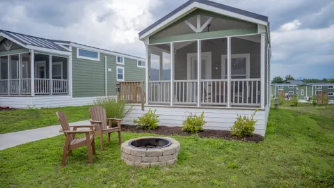 Deluxe Cottages - 2 Bedroom with Loft — image 14 of 14