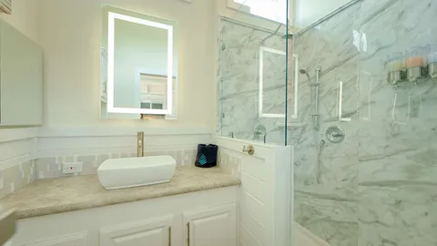 Carolina Cottage 1 Bedroom w/ Rooftop Terrace — image 12 of 12