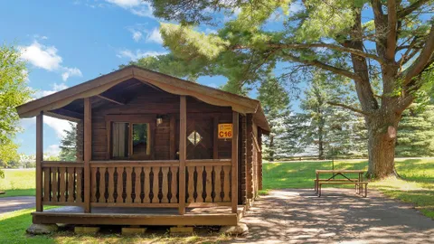 Cindy Bear Cabin — image 1 of 11