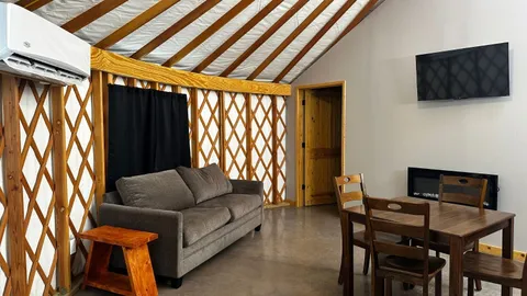 Modern Lodging - Hunters Hideaway — image 9 of 9
