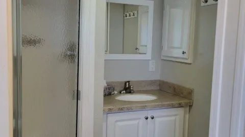 Waterfront Keys Cottage with Sleeping Loft Sleeps 8 — image 7 of 7