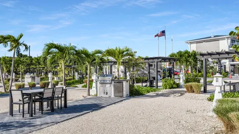 Deluxe Full Hookup RV Site — image 4 of 4