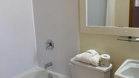 Partial Ocean View Hill Cottage - 1 Bedroom (2 Double beds) — image 4 of 4