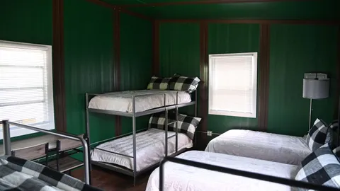 Green Cabins — image 13 of 13