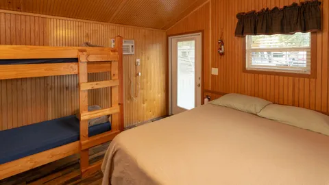 Cabin Rental Studio - Max 4 Guests — image 2 of 9