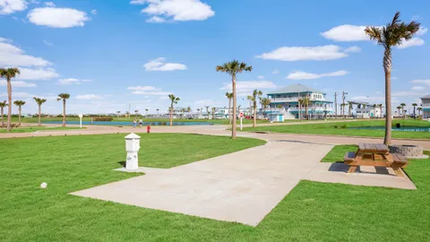 Lake View Premium Back-In Site — image 10 of 10