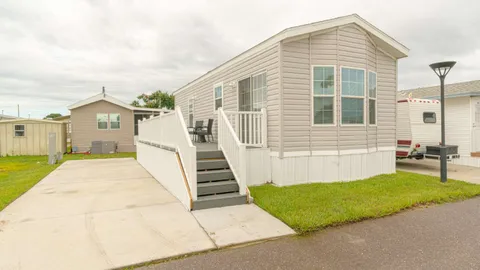 Vacation Rental 1 Bedroom — image 1 of 11