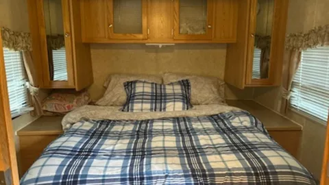 Rental Camper with slide out — image 7 of 7