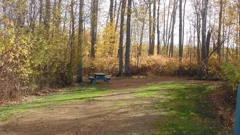 DELUXE POWER SITE - NON LAKESIDE — image 1 of 5