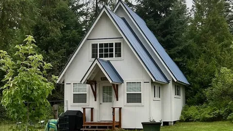 The Big Sky Villa — image 1 of 14