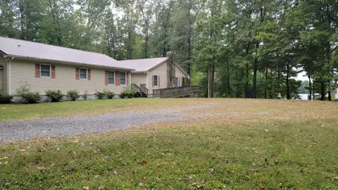 Overnight Lakeview Lodge — image 1 of 20