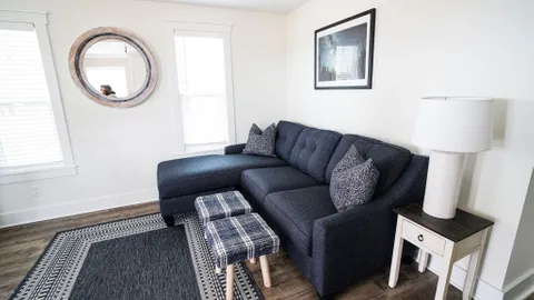 Deluxe Cottage - Pet Friendly — image 2 of 26