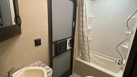 RV Rental with Bunks — image 2 of 6