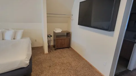 1 Bed + Kitchenette — image 1 of 2