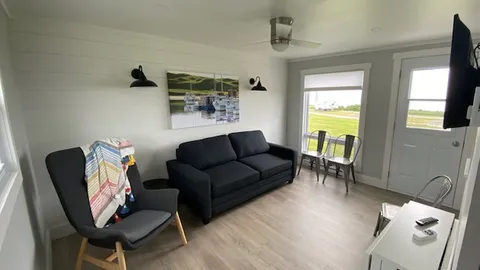 Executive Ocean View Hill Cottage - 1 Bedroom (2 Double beds) — image 2 of 3