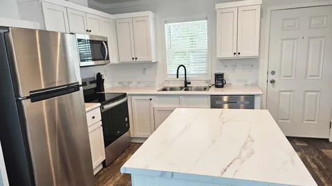 Premium Rental 1 Bedroom — image 2 of 8