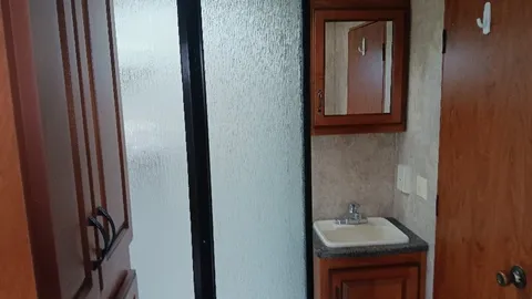 32 FT RV RENTAL — image 5 of 5
