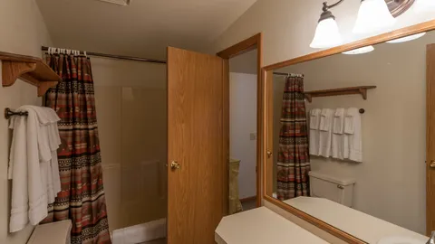 2 Bedroom 1 Bath — image 2 of 7
