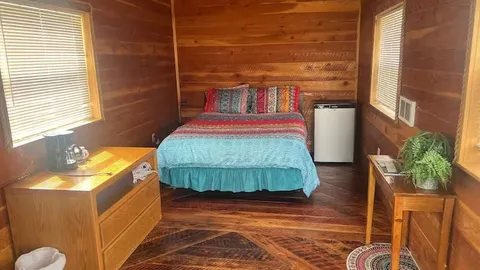 Cabin 2 — image 2 of 3