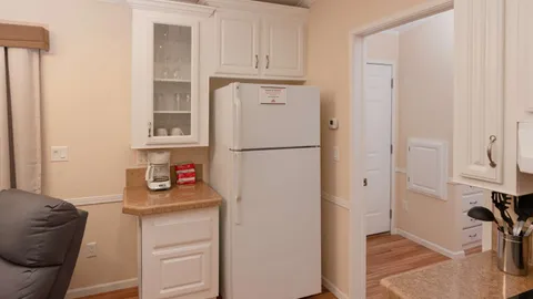 Gold 1 Bedroom Rental — image 13 of 13