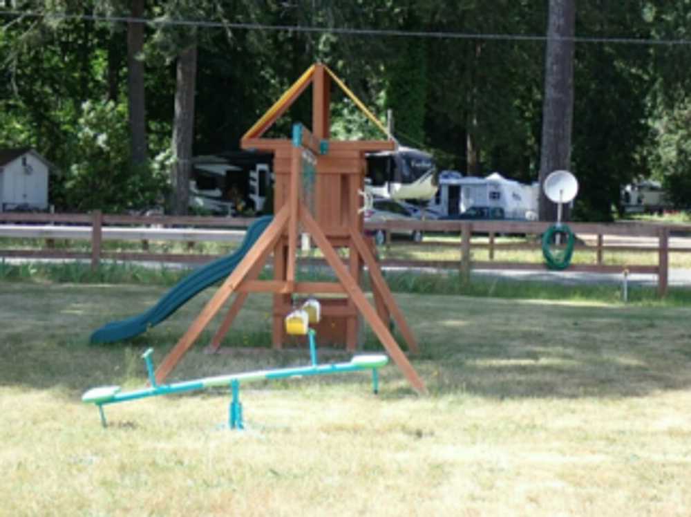 Rest A While, Hoodsport, Washington - Photo 4