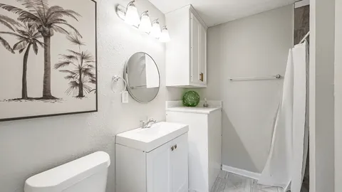 Coastal Studio 2 — image 2 of 9