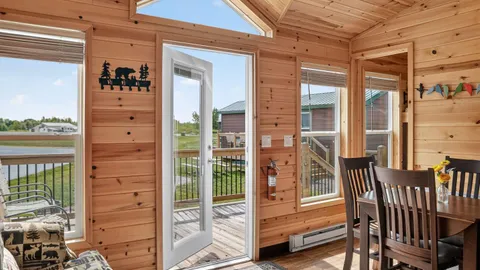 Deluxe Cabin #2 - Sleeps 8 — image 5 of 5