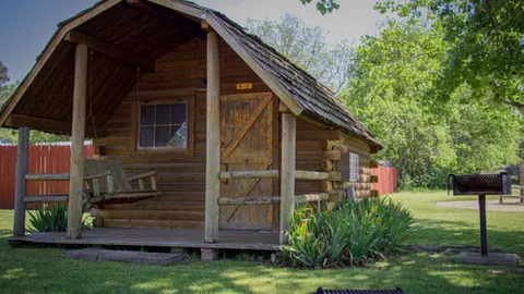 One-Room Cabin — image 2 of 12