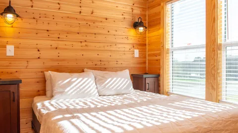 Willow Cabin — image 2 of 10
