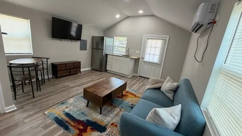 Deluxe 1 Bedroom Cabin — image 2 of 21