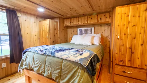 Timberwolf Cabin — image 6 of 6