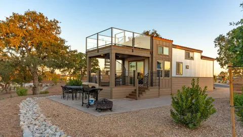 Tuscany 1 Bedroom with Deck — image 2 of 10