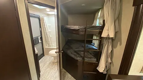 RV Rental with Bunks — image 2 of 6