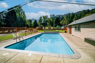Casey's Riverside RV Resort – photo 5