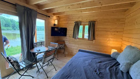 Loon's Nest Lake Front Cabin — image 2 of 7