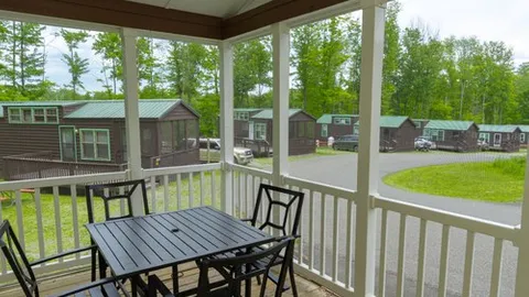 Deluxe 2 Bedroom Cottage — image 14 of 14