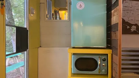 Miss Bee Haven, Vintage Camper Rental — image 2 of 12