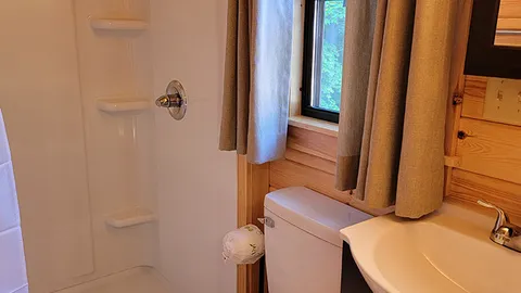 Lakeview Cottage — image 2 of 8