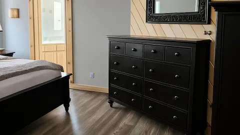House — image 2 of 17