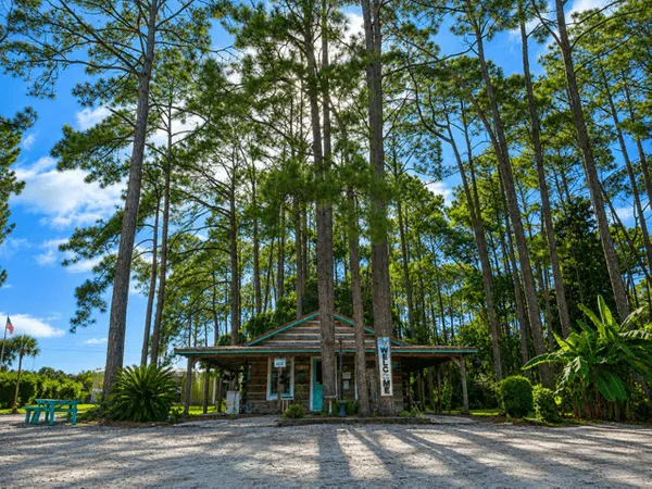 Pineglen Motorcoach & RV Park campground