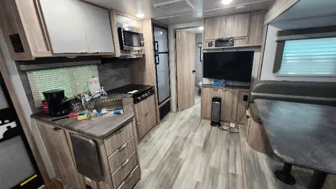 White River Resort Winnebago Rv — image 2 of 6