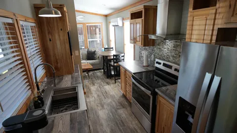 Tiny Cabin — image 11 of 11