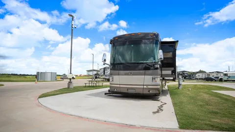 Pull-Through Double Concrete RV Super Site — image 2 of 4