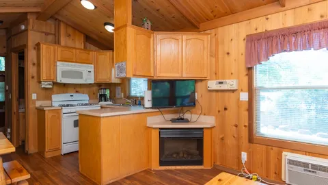 Premium Cabin — image 2 of 5
