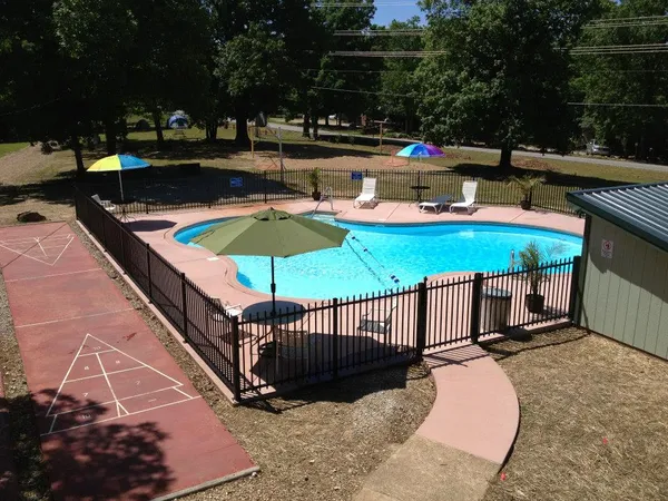 Majestic Oaks Campground campground