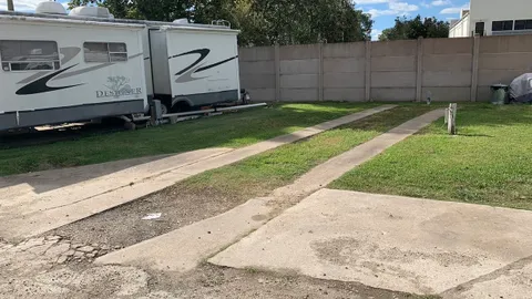 30/50 Amp Deluxe RV Site — image 2 of 2