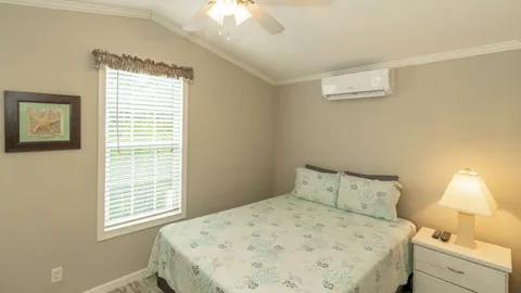 Premium One Bedroom Cottage — image 8 of 8