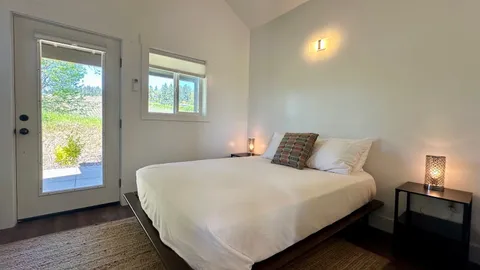 Cottage Rental - C5 — image 1 of 7